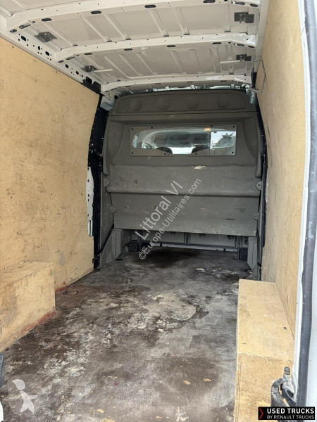 Samochód dostawczy Renault