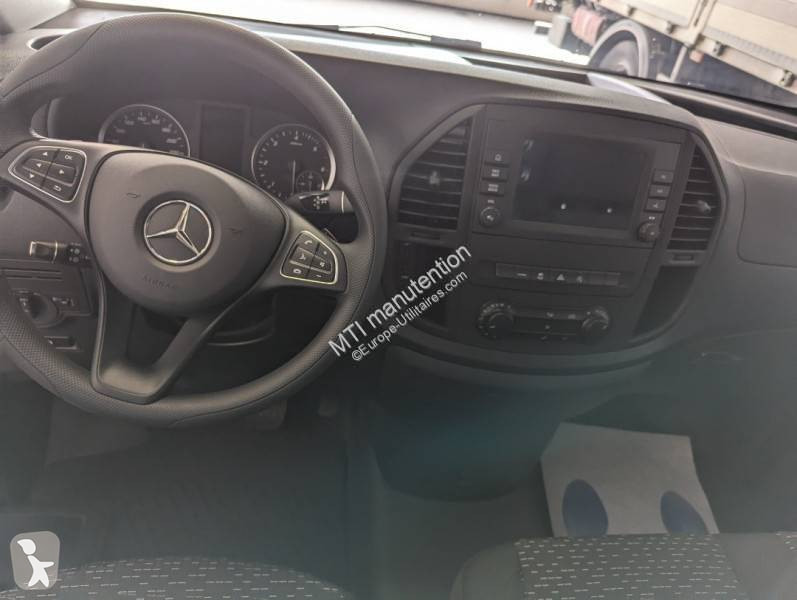 Samochód dostawczy Mercedes