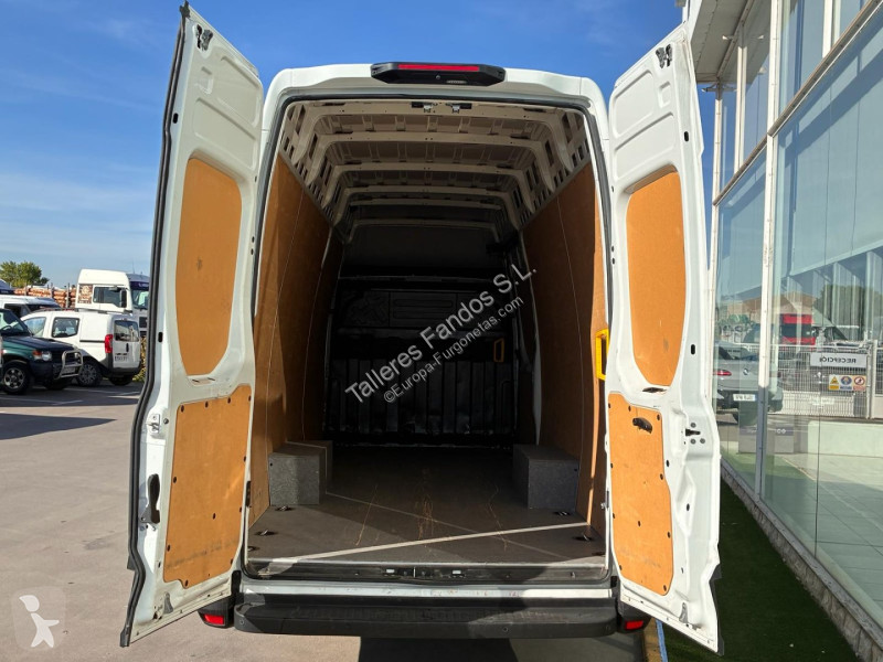 Furgoneta Iveco  35S18 V 18m3 AUTOMATICA