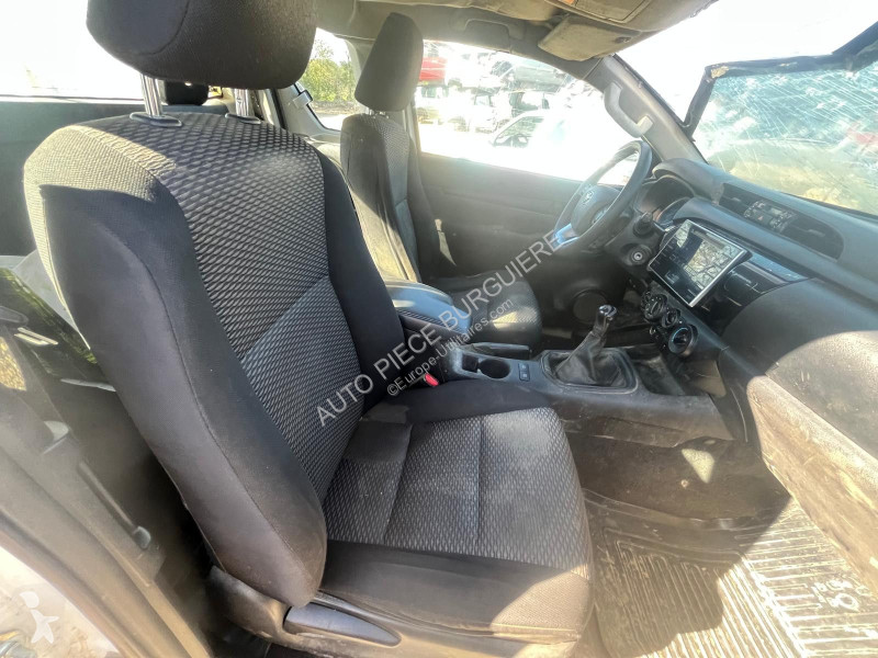Samochód dostawczy Toyota Hilux 2.4 D-4D 150...