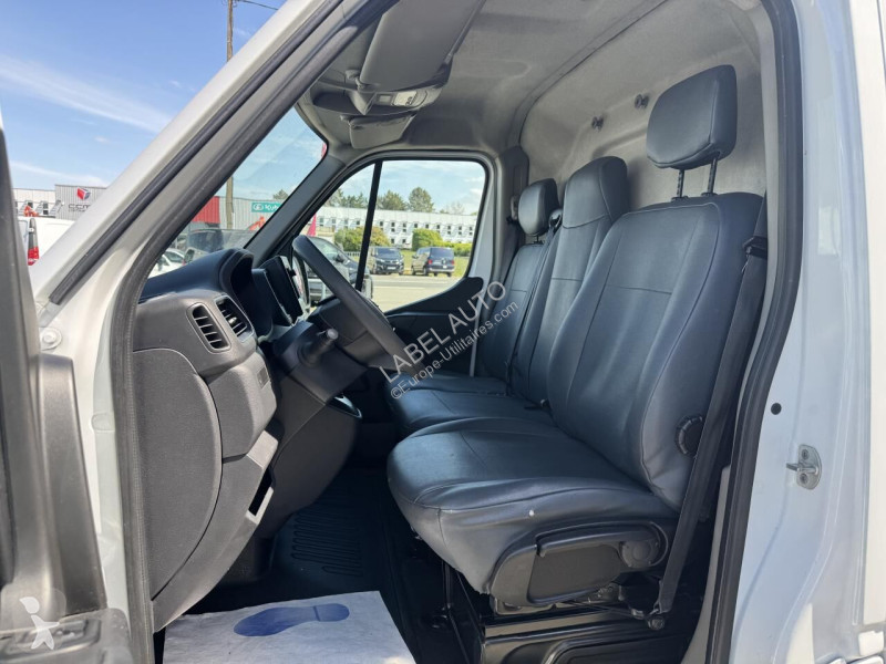 Véhicule utilitaire Nissan