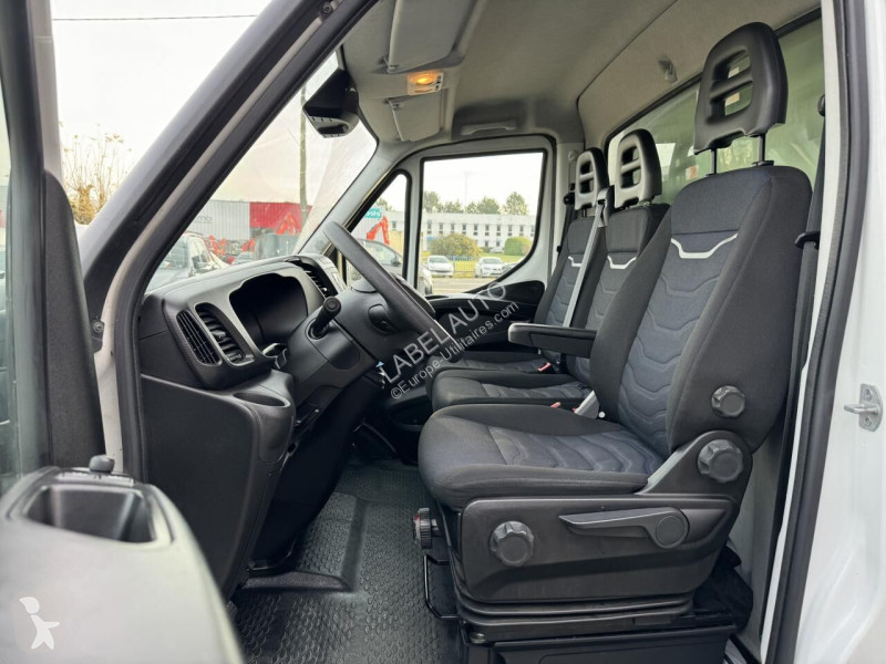 Véhicule utilitaire Iveco 35c16