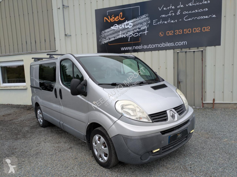 Véhicule utilitaire Renault TRAFIC II L1H1 2.0...