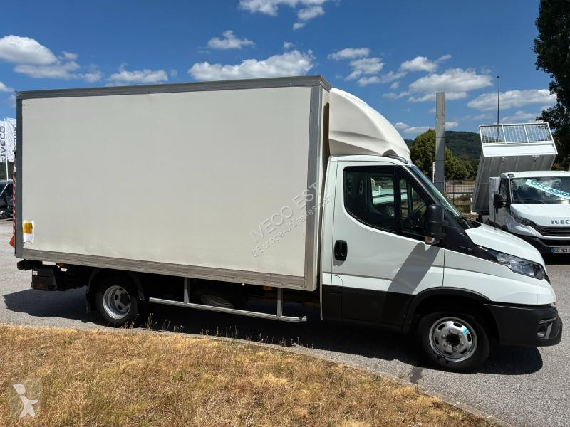 Véhicule utilitaire Iveco 3.0 - Caisse 20 m3 +...