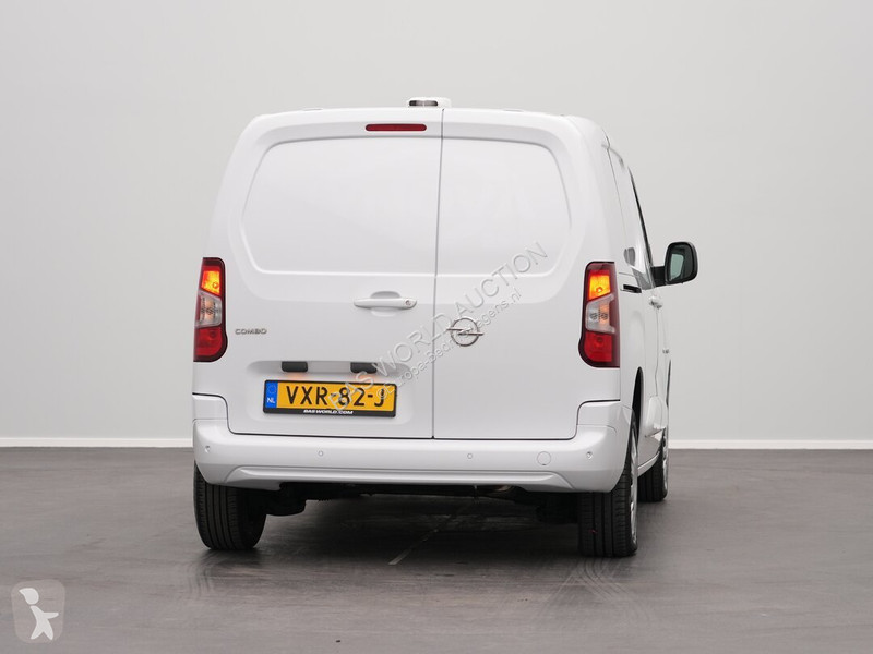 Лекотоварен автомобил Opel 110pk