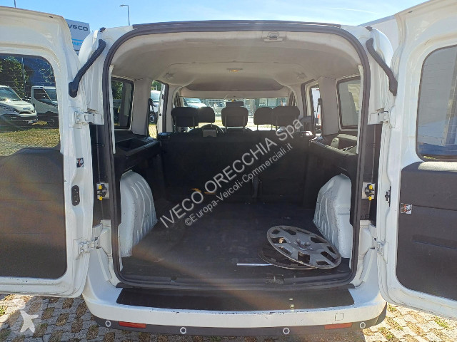 Furgoneta Fiat DOBLO - 5 posti