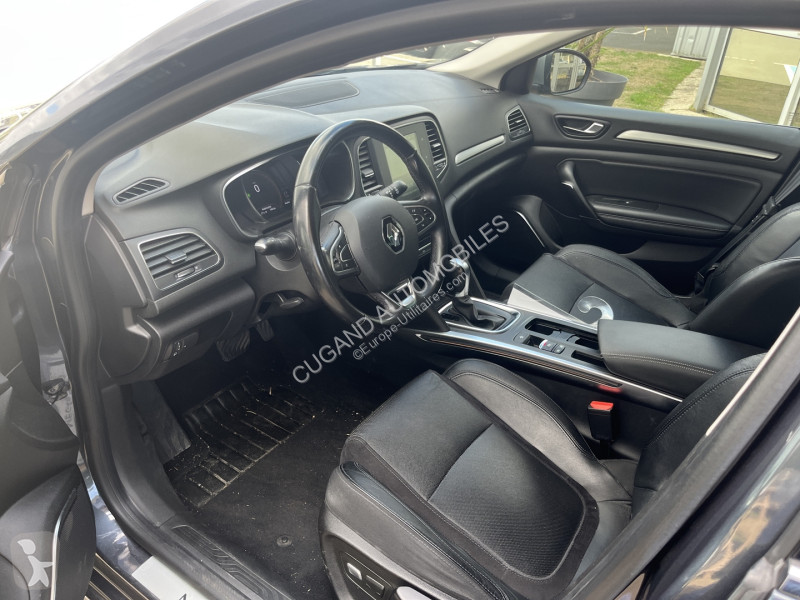 Véhicule utilitaire Renault MEGANE IV ESTATE...