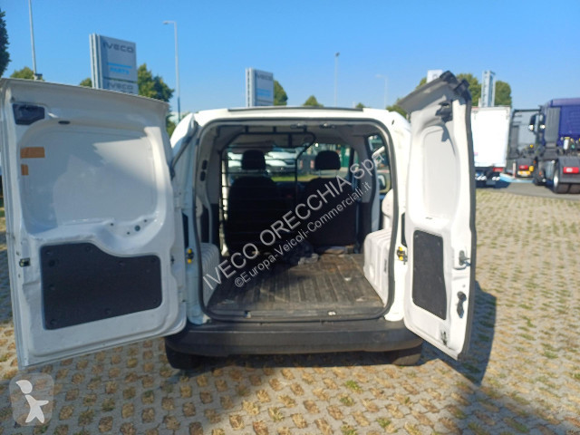 Véhicule utilitaire Fiat FIORINO