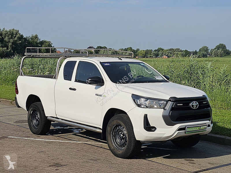 عربة نفعية Toyota 2.4 4x4 Airco NAP Pickup Hilux