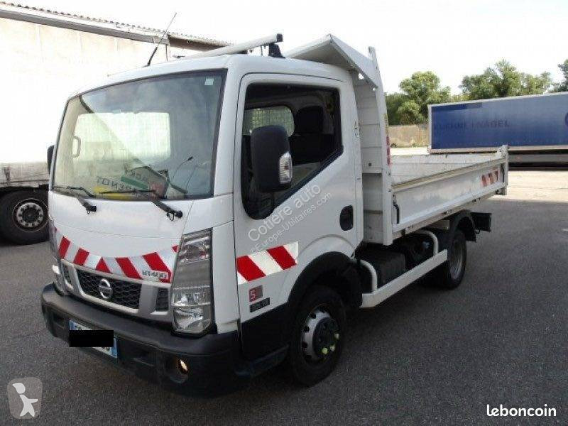 Véhicule utilitaire Nissan