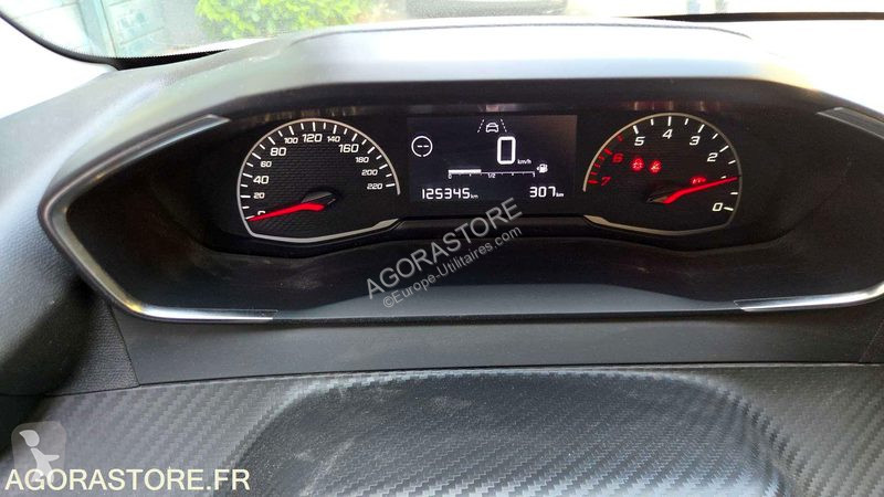 Коммерческий автомобиль Peugeot 208