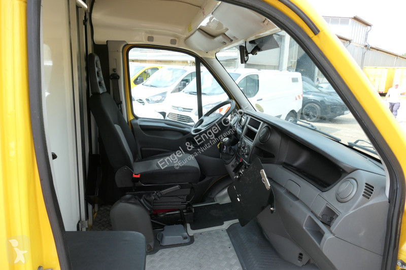 Véhicule utilitaire Iveco Daily 35 S11 C30C...