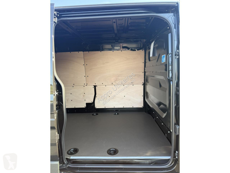Véhicule utilitaire Nissan INTERSTAR Tekna 3.5t...