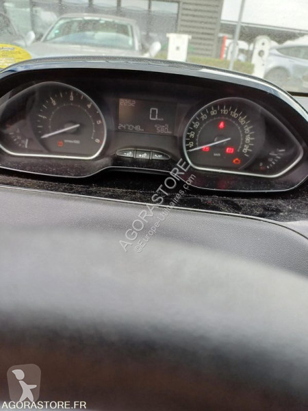 عربة نفعية Peugeot 208