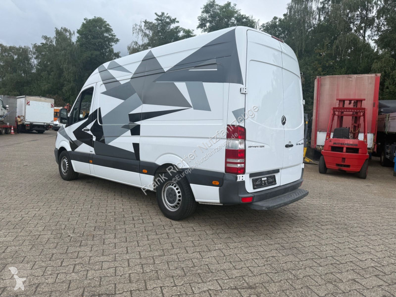 Mercedes 319...
