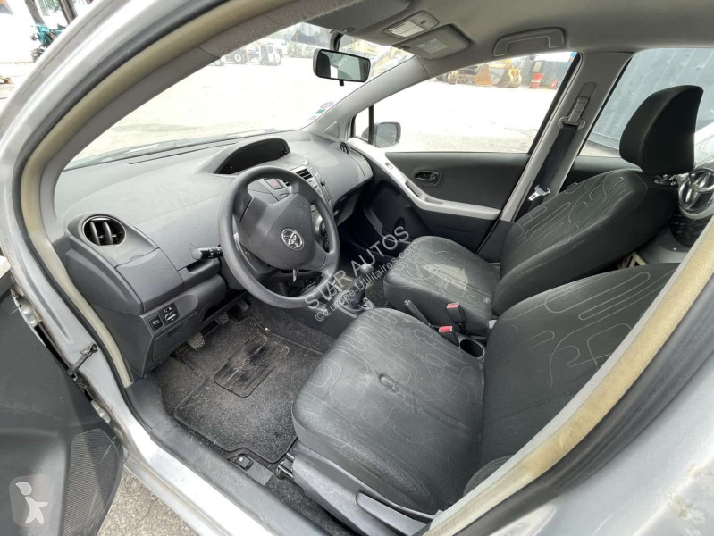 عربة نفعية Toyota