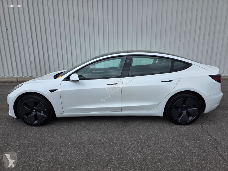 Samochód dostawczy Tesla model 3