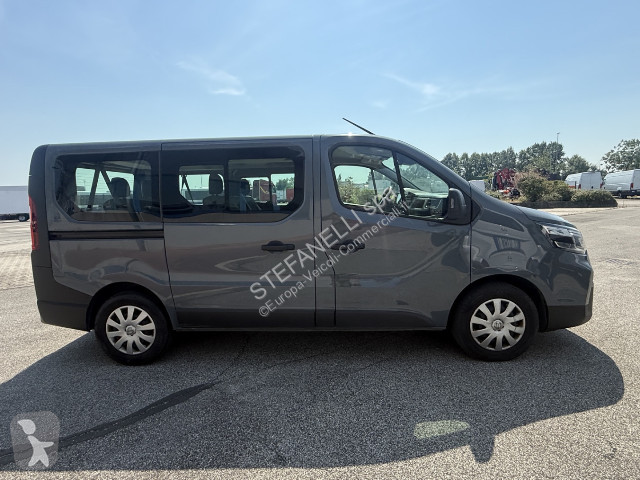 Véhicule utilitaire Nissan Primastar bus 2.0...