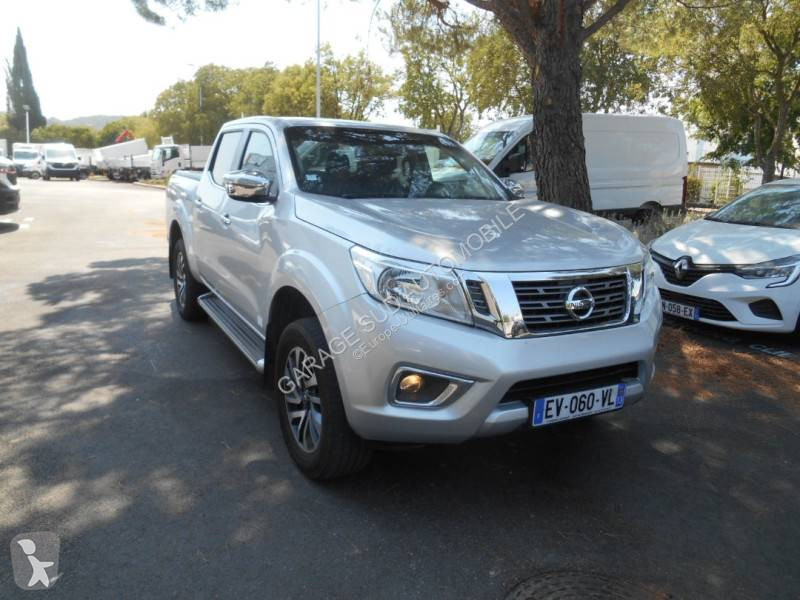 عربة نفعية Nissan