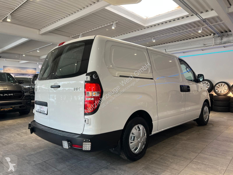 عربة نفعية Hyundai H-1  2,5 CRDI...