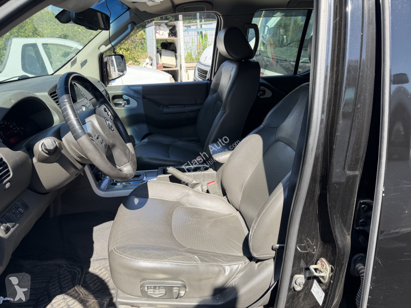Véhicule utilitaire Nissan NAVARA 3.0 V6 DCI...