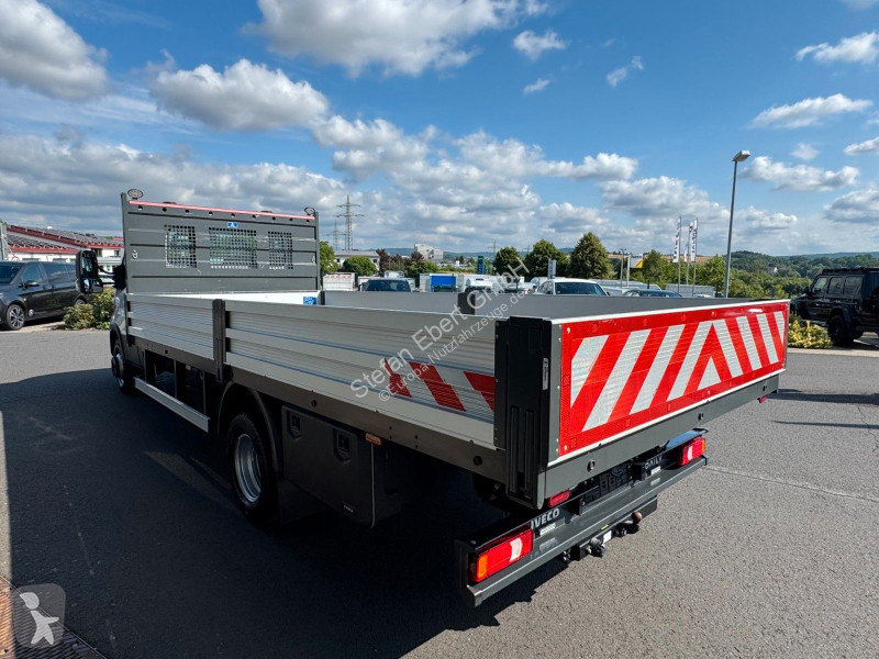 Véhicule utilitaire Iveco 70C18 HA8 3.0L A8...