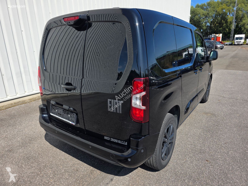 Furgoneta Fiat e-doblo