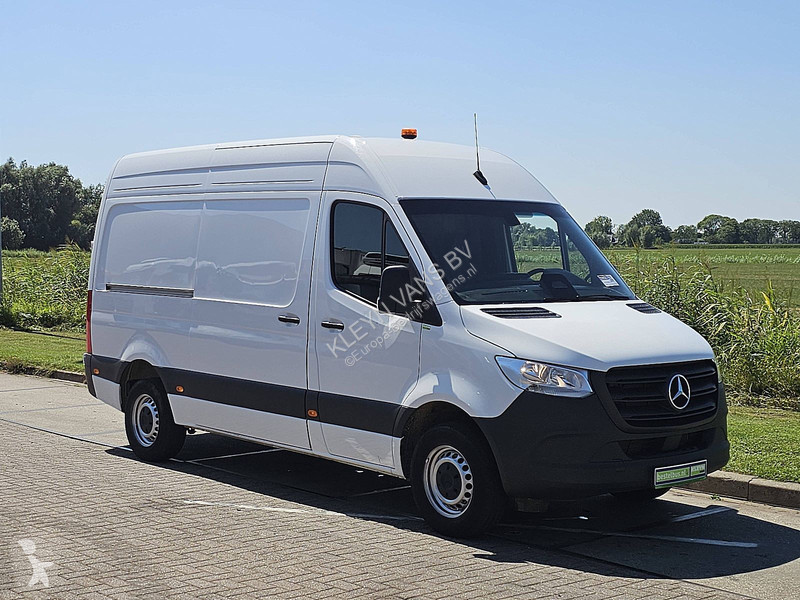 Bedrijfswagen Mercedes 311 L2H2 MBUX10 RWD