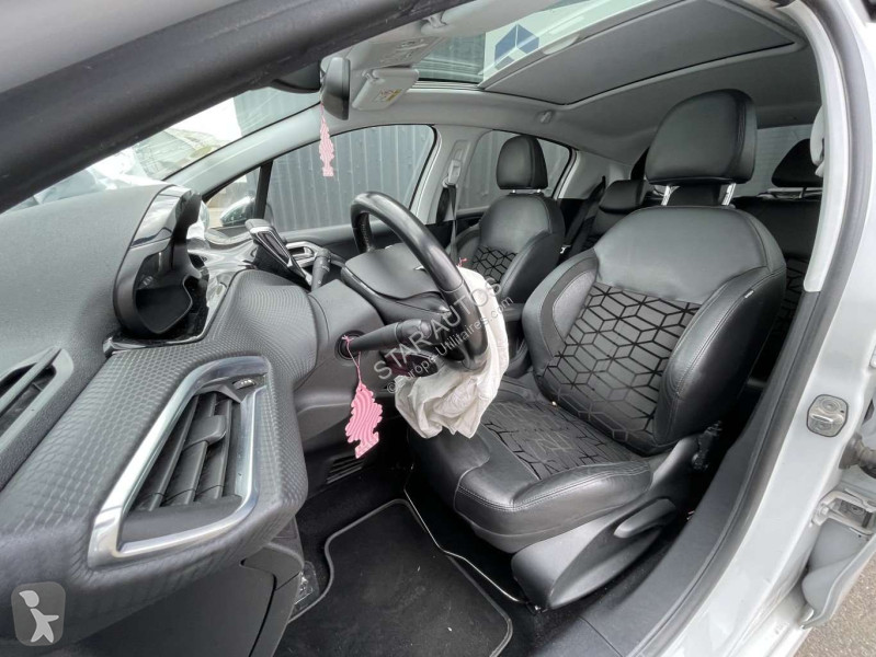 عربة نفعية Peugeot