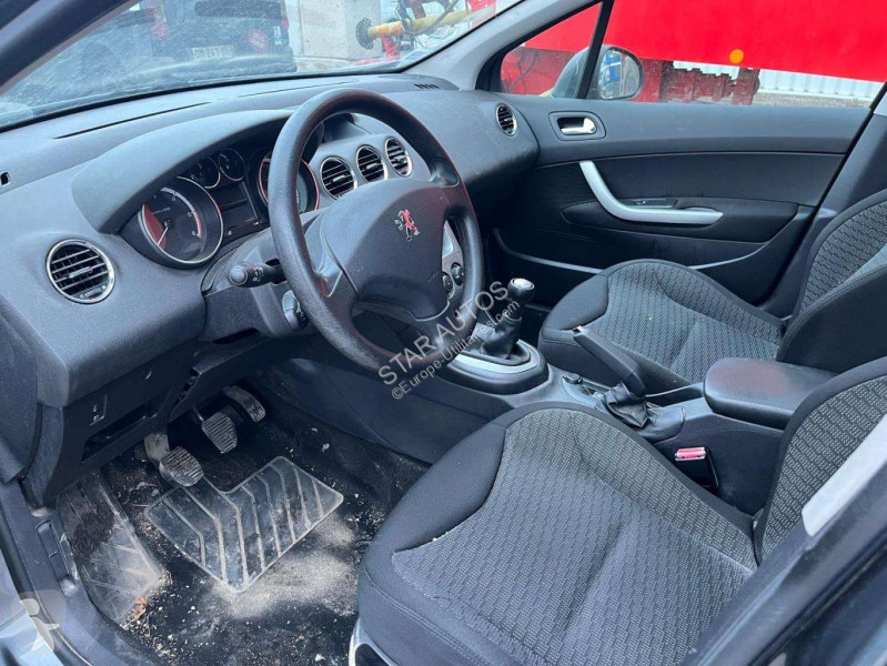 عربة نفعية Peugeot