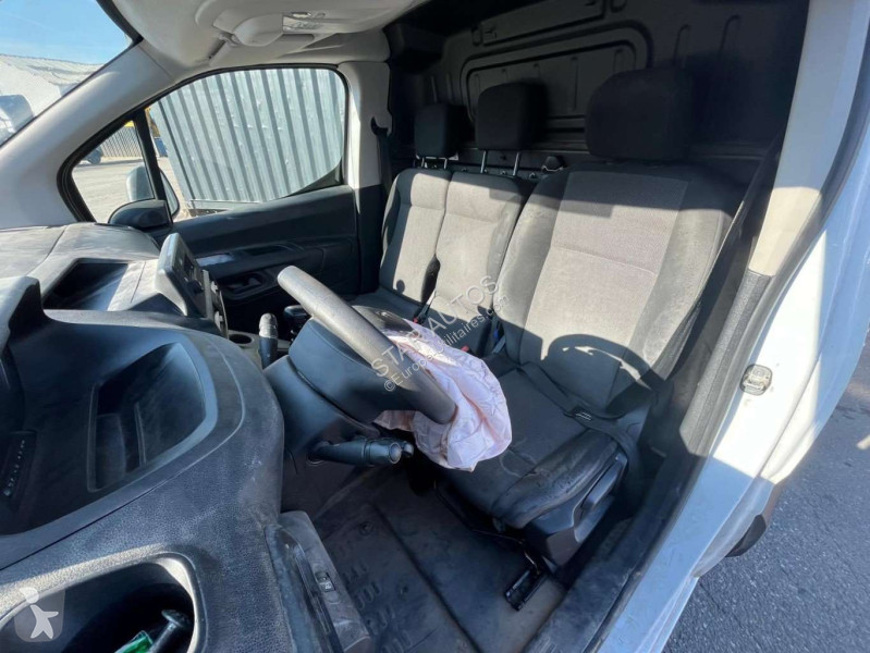 عربة نفعية Peugeot