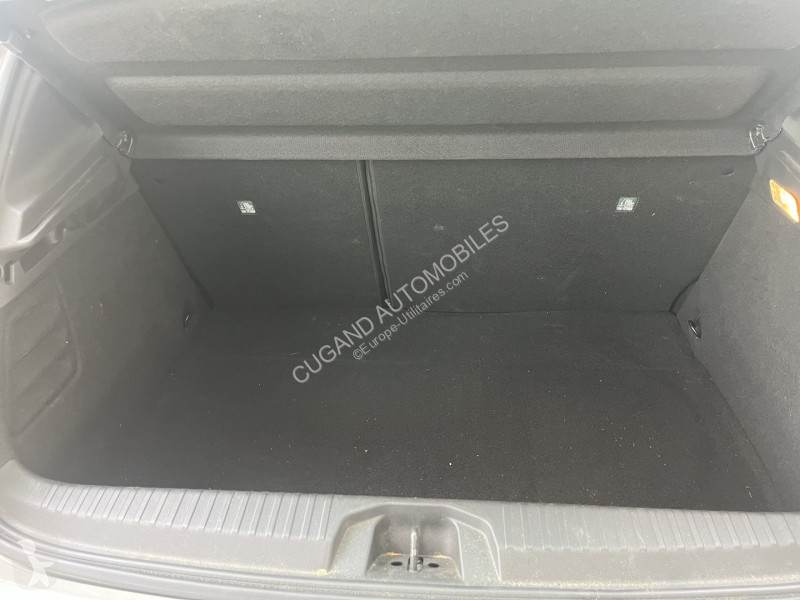 Véhicule utilitaire Renault CLIO V 1.6 E-TECH...
