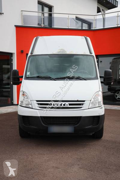 عربة نفعية Iveco