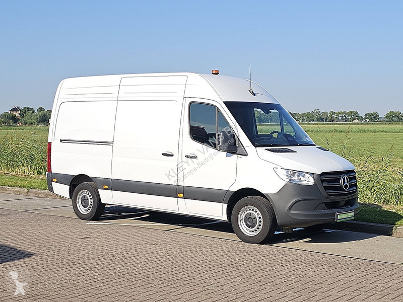 Коммерческий автомобиль Mercedes 311 L2H2...