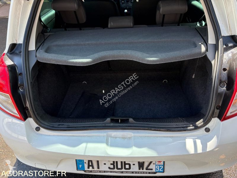عربة نفعية Renault CLIO