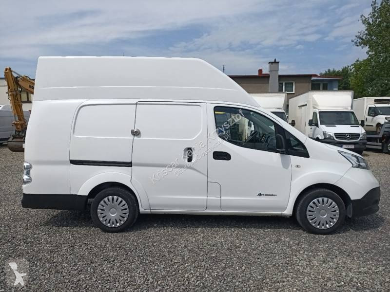 Véhicule utilitaire Nissan