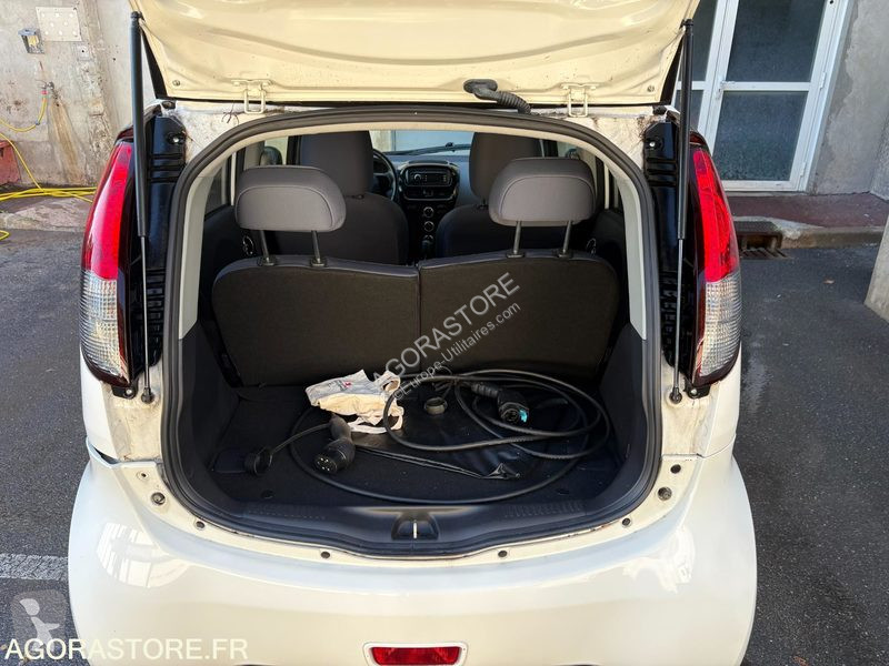 عربة نفعية Peugeot ION