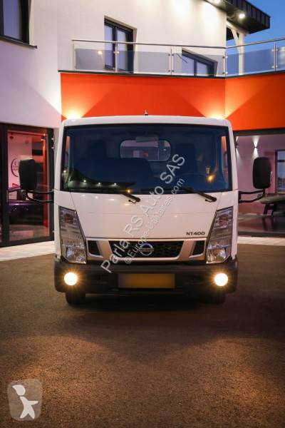 Véhicule utilitaire Nissan