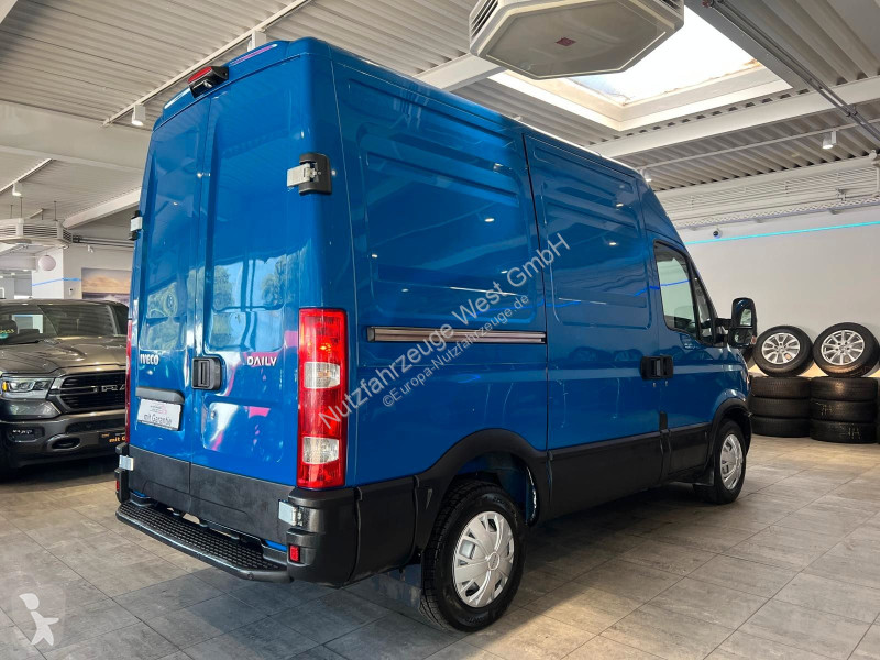 Véhicule utilitaire Iveco 35s13...