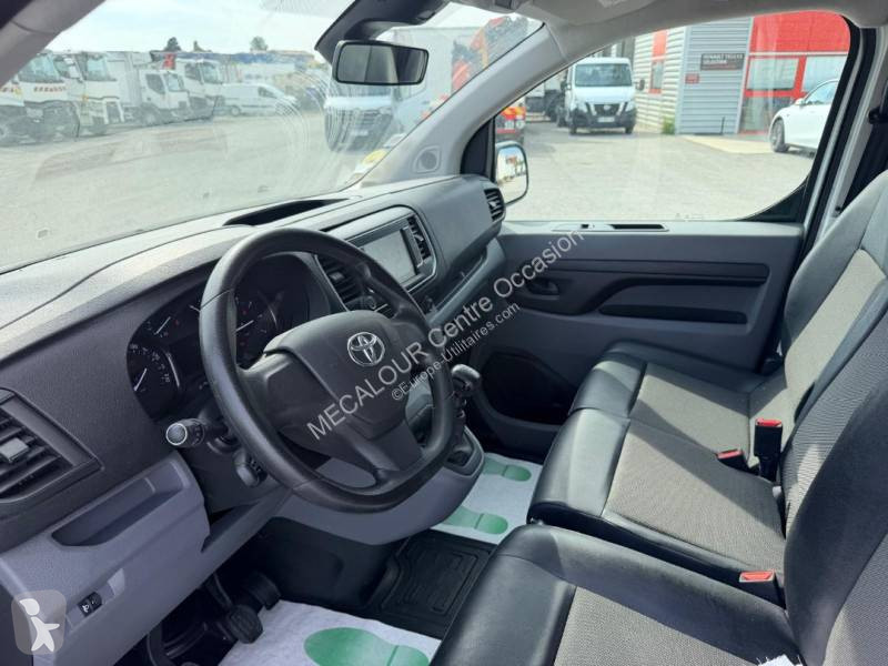 عربة نفعية Toyota