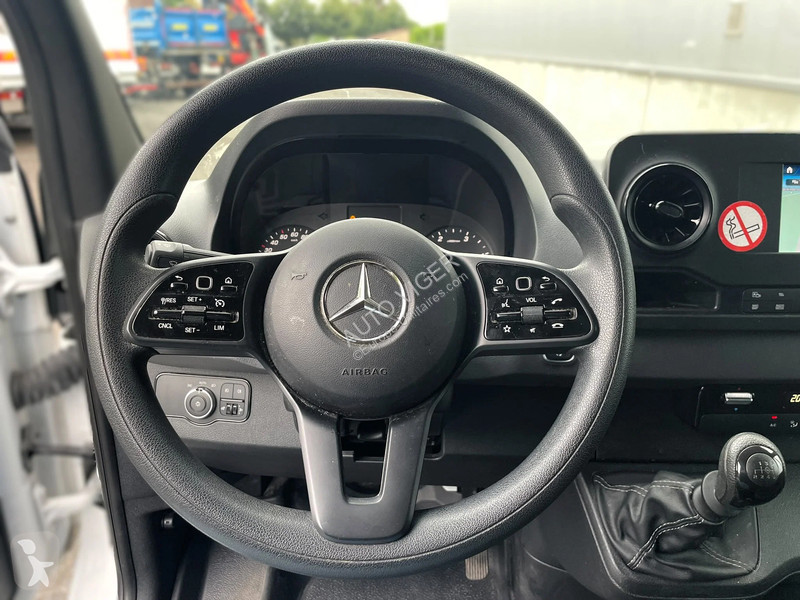 عربة نفعية Mercedes 317...