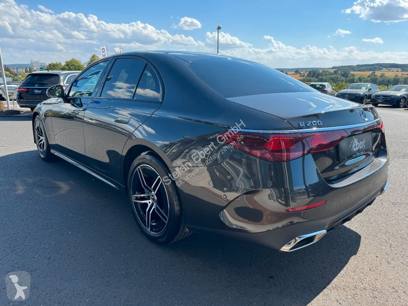 Mercedes E...