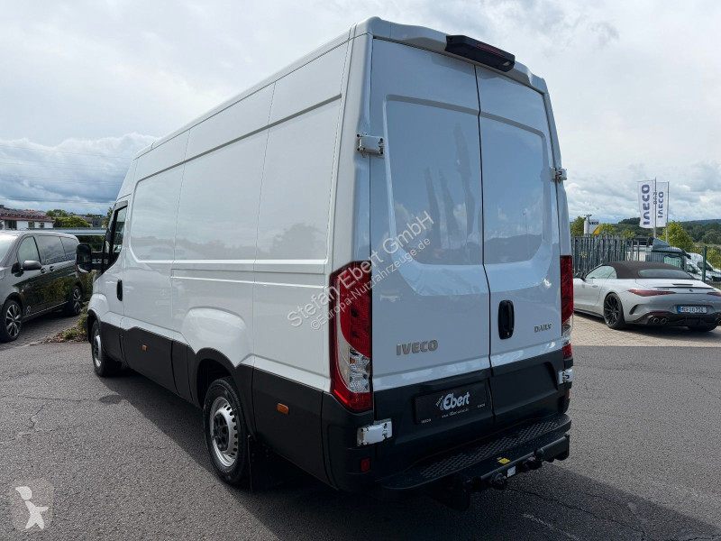 Véhicule utilitaire Iveco 35S18HA8 Kastenwagen...