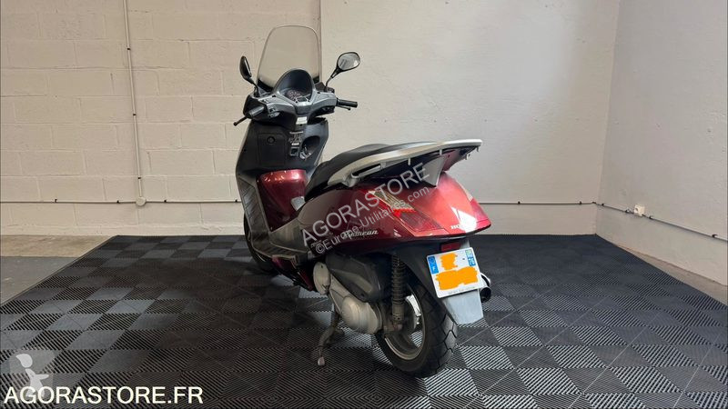 Коммерческий автомобиль Honda FES125