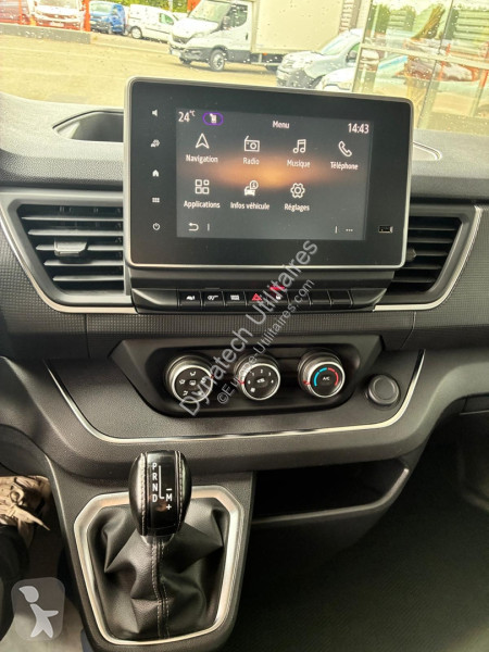 Véhicule utilitaire Renault TRAFIC III FG L2H1...