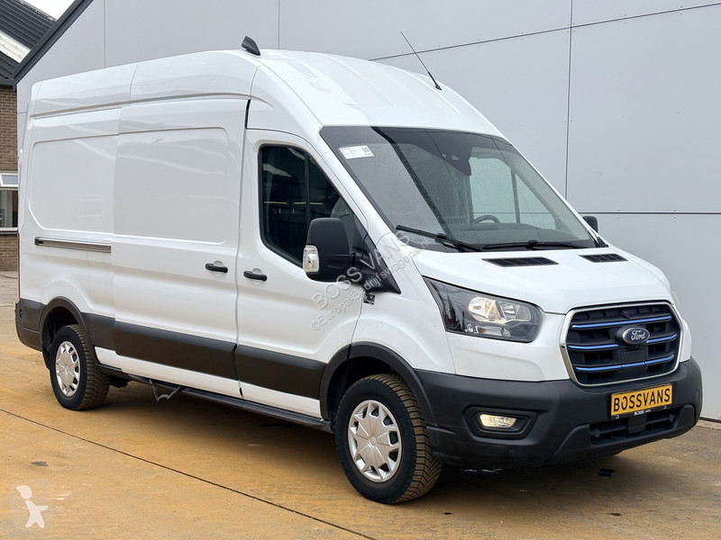 Véhicule utilitaire Ford 68kWh 184PK L3H3 317km...