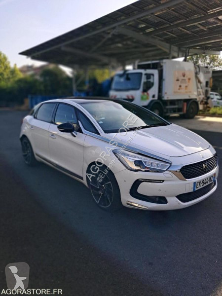 Véhicule utilitaire DS DS5