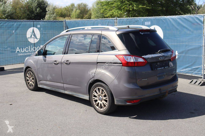 Véhicule utilitaire Ford Grand