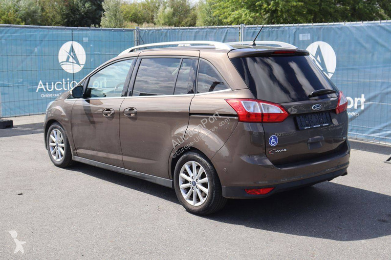 Véhicule utilitaire Ford Grand