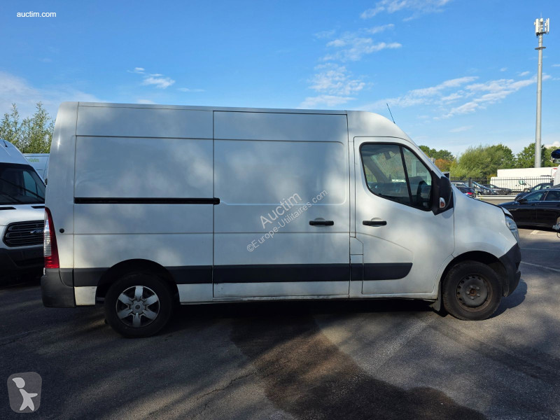 Véhicule utilitaire Nissan nv400
